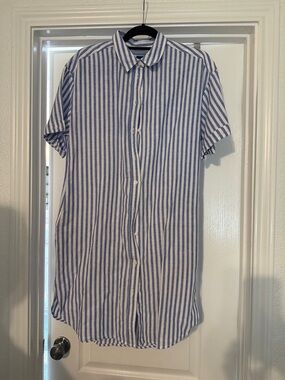 GAP Blue and White Vertical Stripe Short-Sleeve Button-Down Shirt
